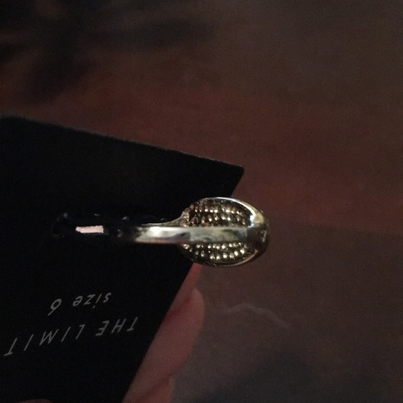 Limited ring - Picture 4 of 4